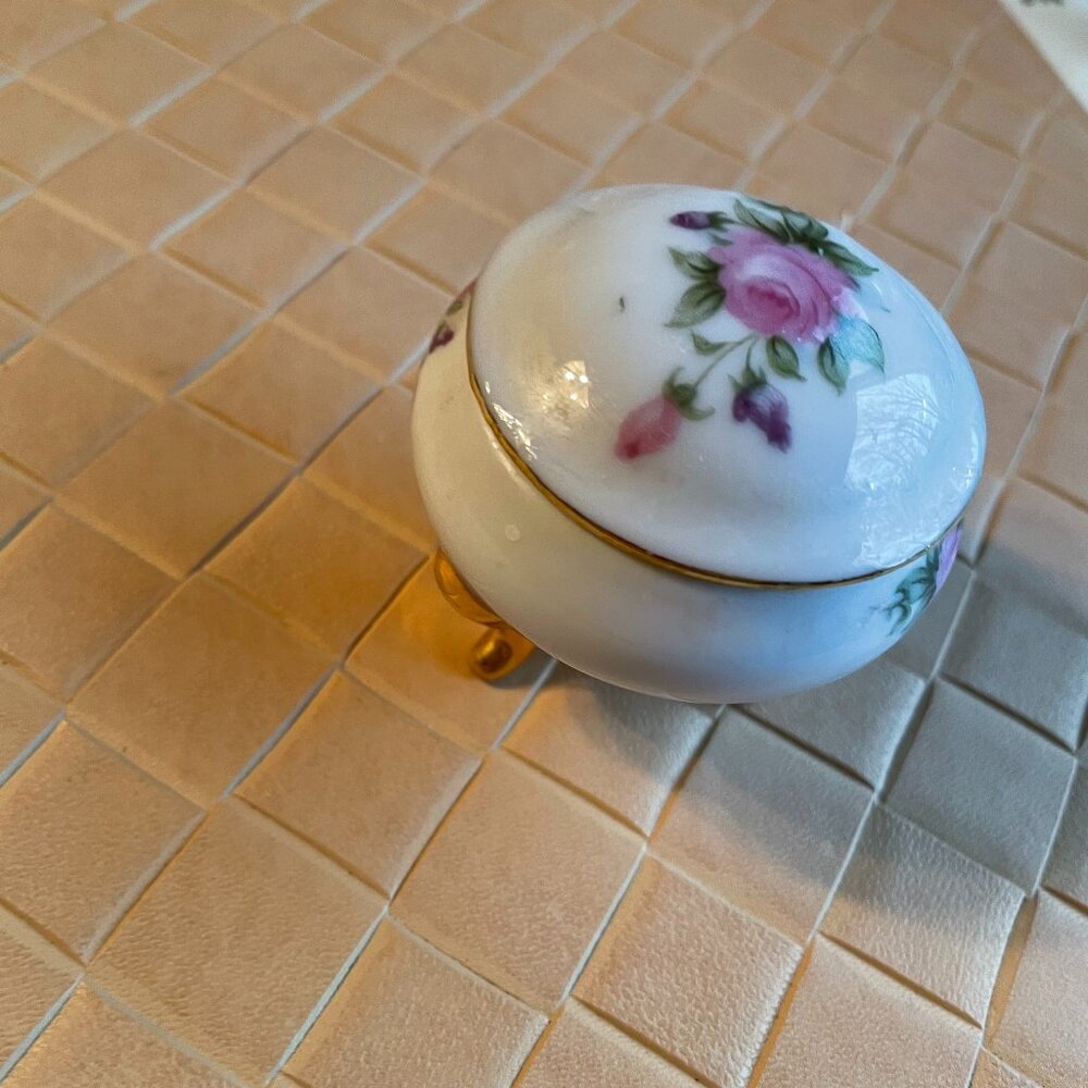 Vintage Hand Painted Nikoniko China Trinket Ring Box with Lid